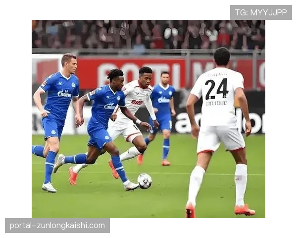 战术深度复盘:剖析拜仁慕尼黑近期三中卫体系的防守漏洞。